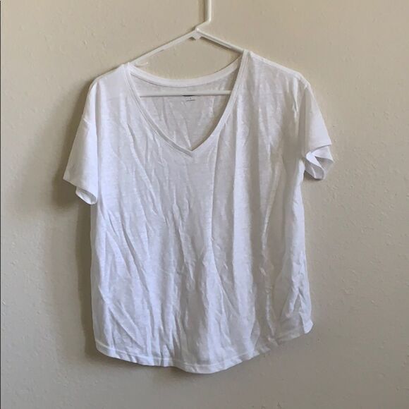 🔹4/$25 Old Navy white T-shirt - Picture 1 of 3